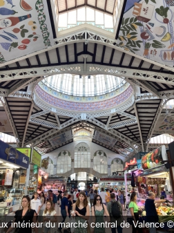 Le somptueux intérieur du marché central de Valence G. Tchékan