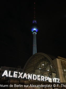 Fernsehturm de Berlin sur Alexanderplatz F. Thouvenin
