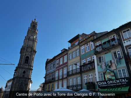 Centre de Porto avec la Torre dos Clerigos F. Thouvenin