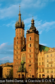 La basilique Notre-Dame, à Cracovie O.N.T. Pologne