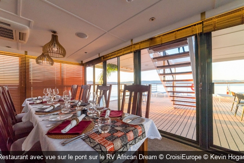 Restaurant avec vue sur le pont sur le RV African Dream CroisiEurope © Kevin Hogan