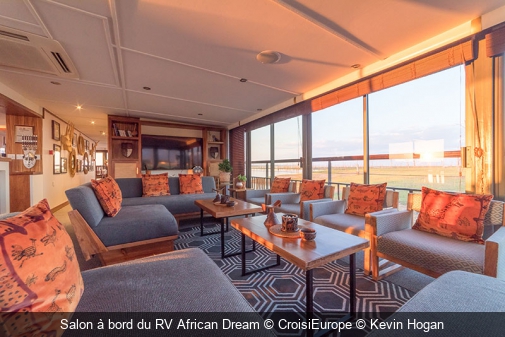 Salon à bord du RV African Dream CroisiEurope © Kevin Hogan