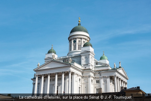 La cathédrale d'Helsinki, sur la place du Sénat J.-F. Tourniquet