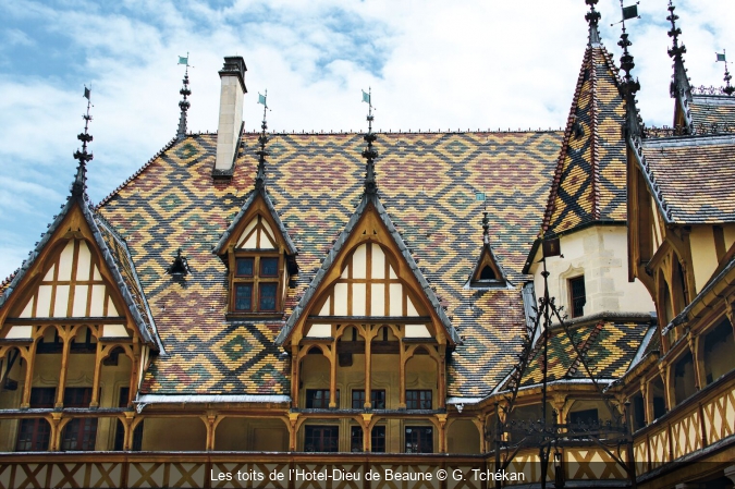 Les toits de l’Hotel-Dieu de Beaune © G. Tchékan