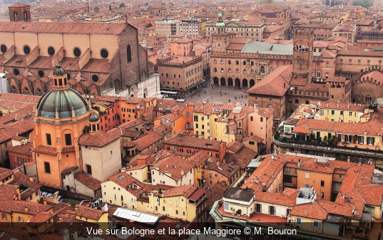 Vue sur Bologne et la place Maggiore M. Bouron