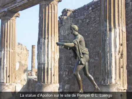 La statue d’Apollon sur le site de Pompéi L. Luengo