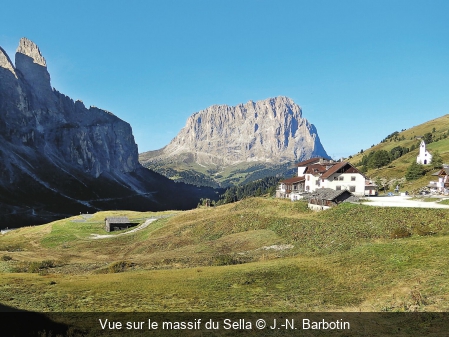 Vue sur le massif du Sella J.-N. Barbotin