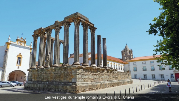 Les vestiges du temple romain à Évora C. Chenu