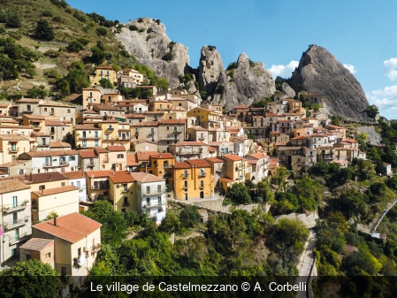 Le village de Castelmezzano A. Corbelli