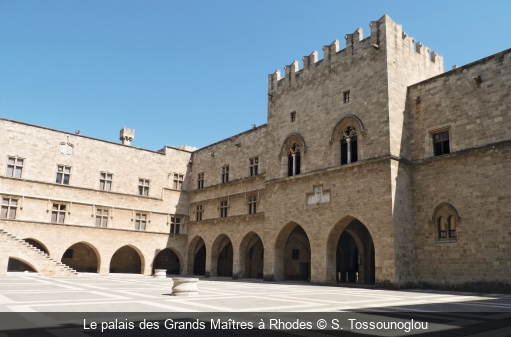 Le palais des Grands Maîtres à Rhodes S. Tossounoglou