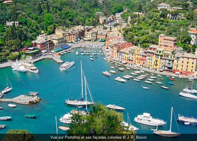 Vue sur Portofino et ses façades colorées © J.-P. Boivin