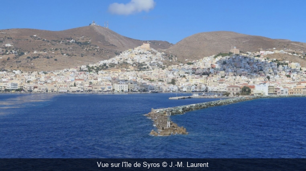 Vue sur l'île de Syros J.-M. Laurent