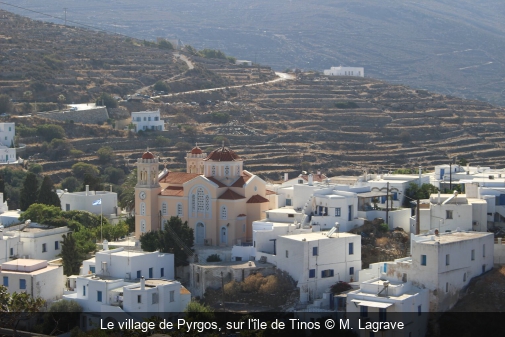 Le village de Pyrgos, sur l'île de Tinos M. Lagrave