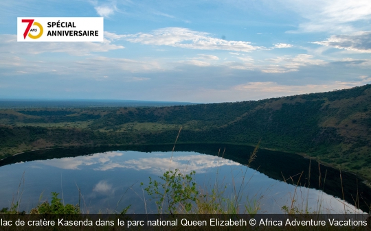 Le lac de cratère Kasenda dans le parc national Queen Elizabeth Africa Adventure Vacations Ltd