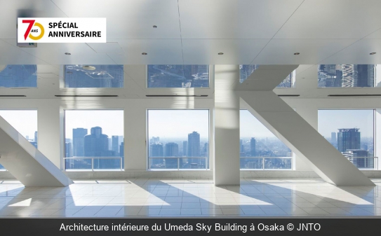 Architecture intérieure du Umeda Sky Building à Osaka JNTO