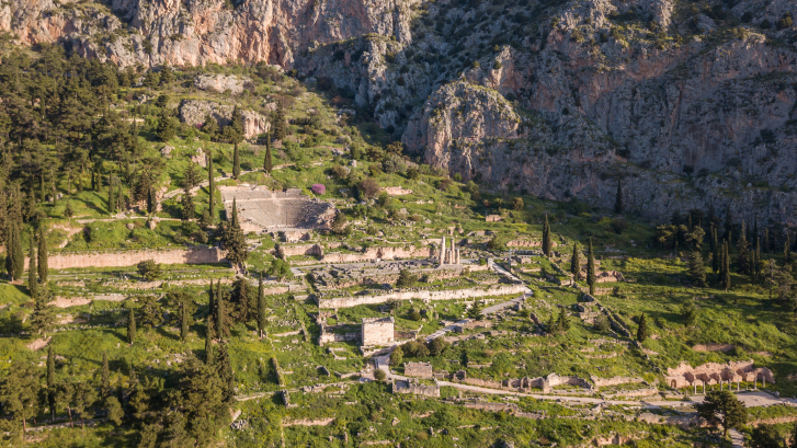 Vue générale du sanctuaire de Delphes