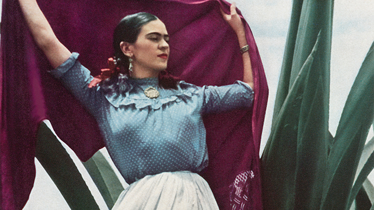 Affiche de l'exposition du Palais Galliera « Frida Kahlo, au-delà des apparences »