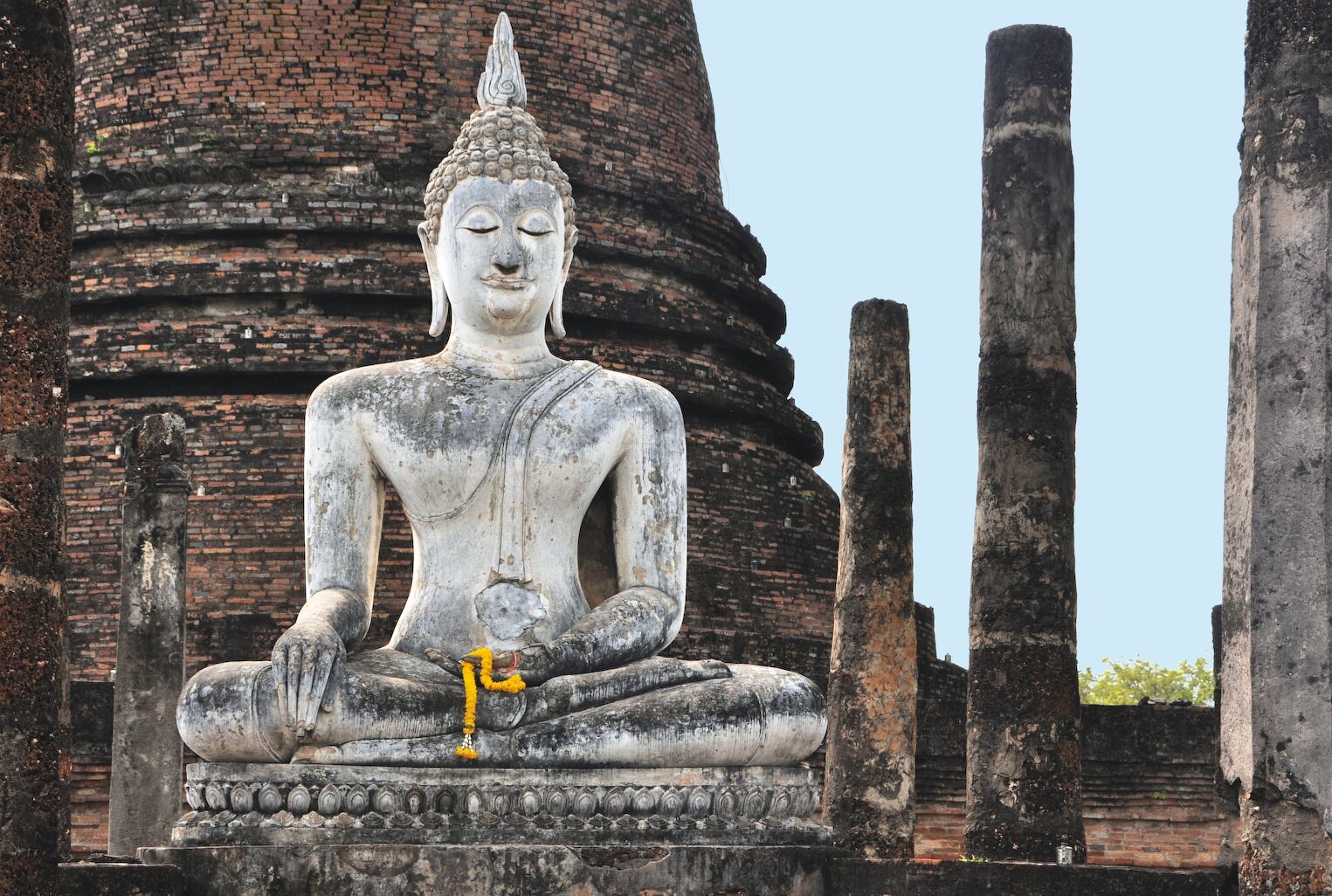 Bouddha sur le site de Sukhothai Thaïlande Arts et Vie voyages culturels