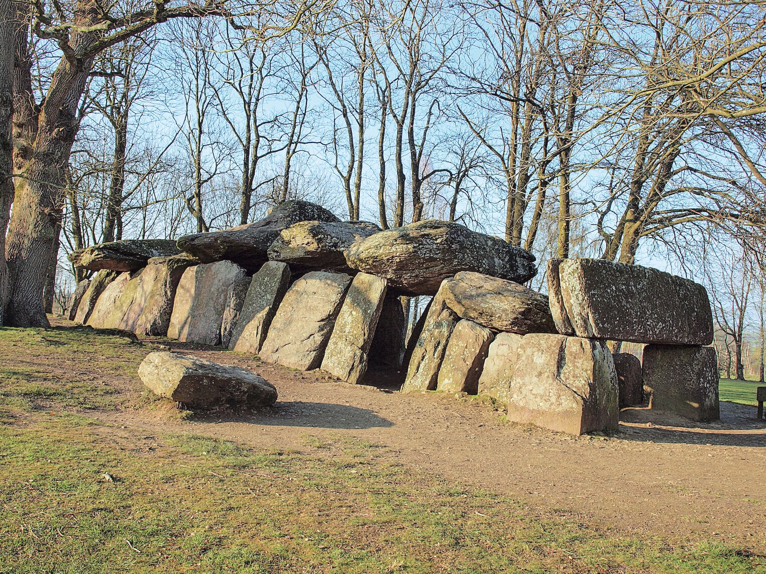 Dolmen de la Roche-aux-Fées, à Essé, en Bretagne